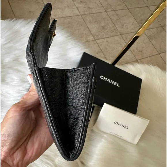 Auth Chanel Classic Flap Card Holder EUC comes w everything. Gift Ready! 🎁 - Picture 11 of 16